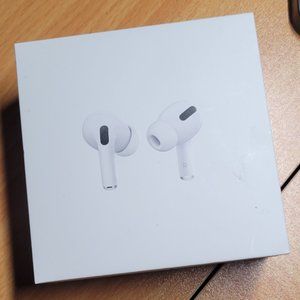 Apple Airpods Pro 1st Generation with case and charger